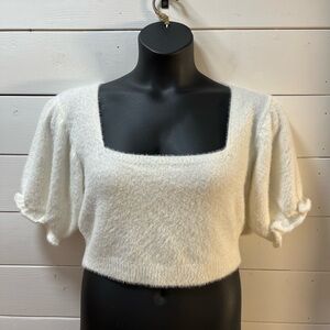 ❣️URBAN OUTFITTERS - White Fuzzy Cropped Sweater - Size L